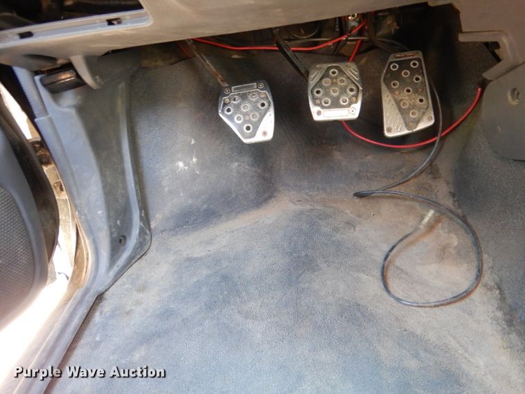 image for item IV9901 2000 Nissan Frontier  Crew Cab pickup truck