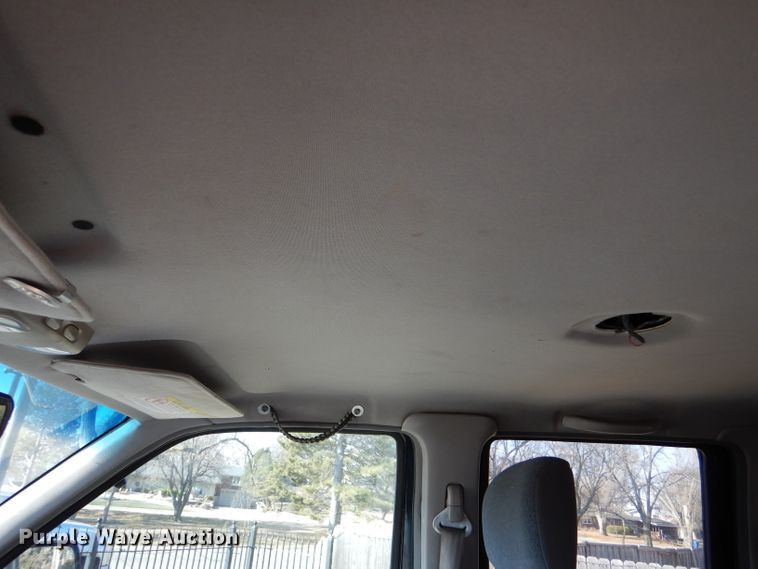 image for item IV9901 2000 Nissan Frontier  Crew Cab pickup truck