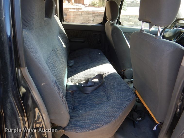 image for item IV9901 2000 Nissan Frontier  Crew Cab pickup truck