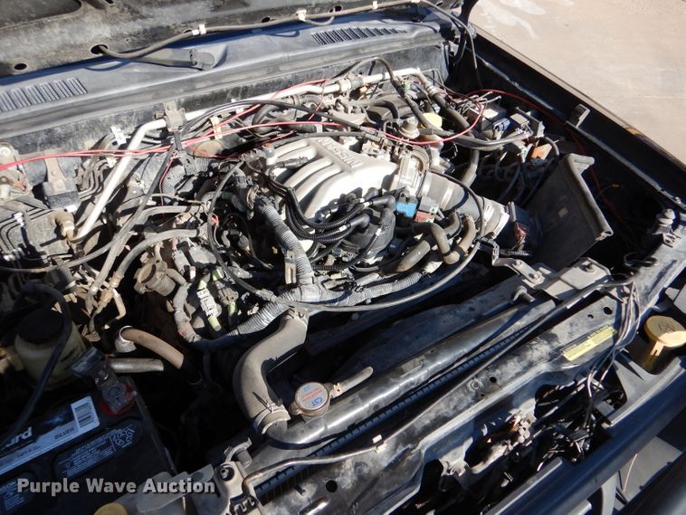 image for item IV9901 2000 Nissan Frontier  Crew Cab pickup truck