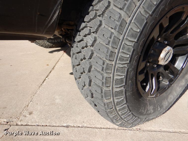 image for item IV9901 2000 Nissan Frontier  Crew Cab pickup truck