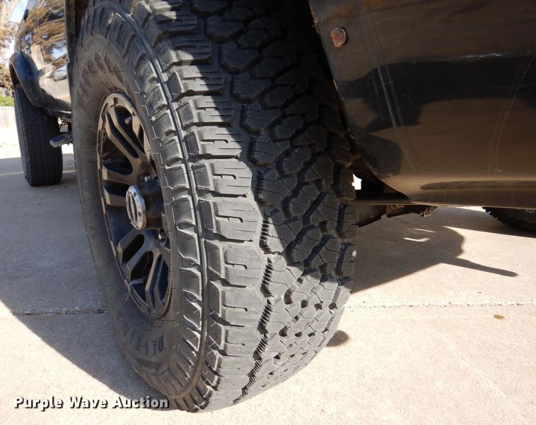 image for item IV9901 2000 Nissan Frontier  Crew Cab pickup truck