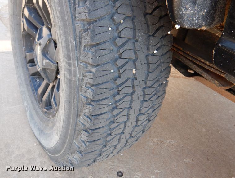 image for item IV9901 2000 Nissan Frontier  Crew Cab pickup truck