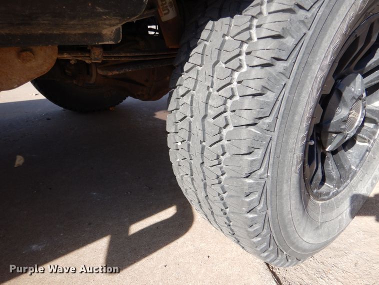 image for item IV9901 2000 Nissan Frontier  Crew Cab pickup truck