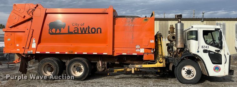 image for item IX9718 2018 Mack LR633  refuse truck