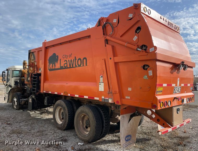 image for item IX9718 2018 Mack LR633  refuse truck