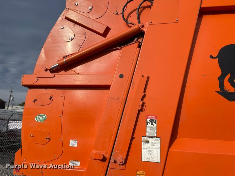 image for item IX9718 2018 Mack LR633  refuse truck