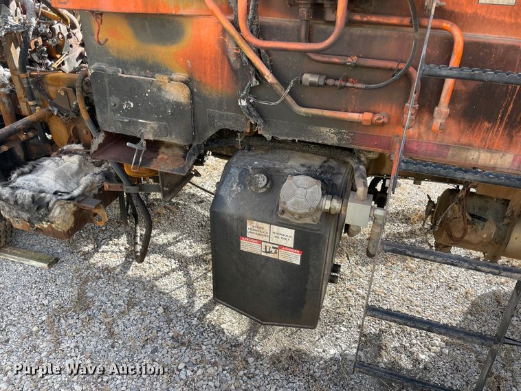 image for item IX9718 2018 Mack LR633  refuse truck