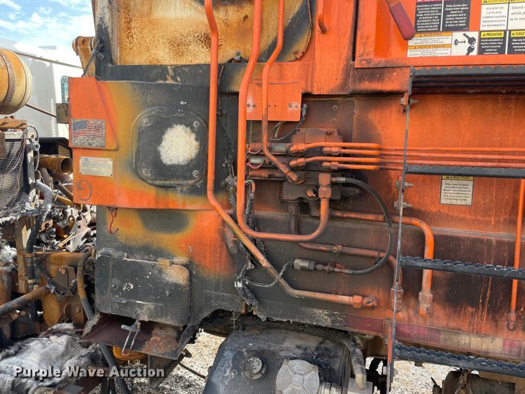 image for item IX9718 2018 Mack LR633  refuse truck