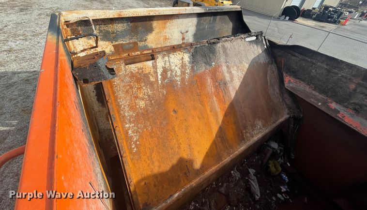 image for item IX9718 2018 Mack LR633  refuse truck