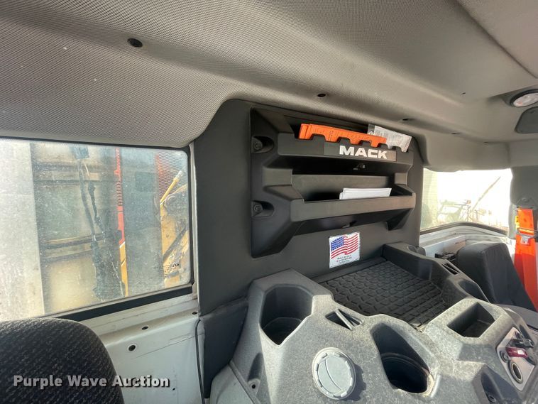 image for item IX9718 2018 Mack LR633  refuse truck