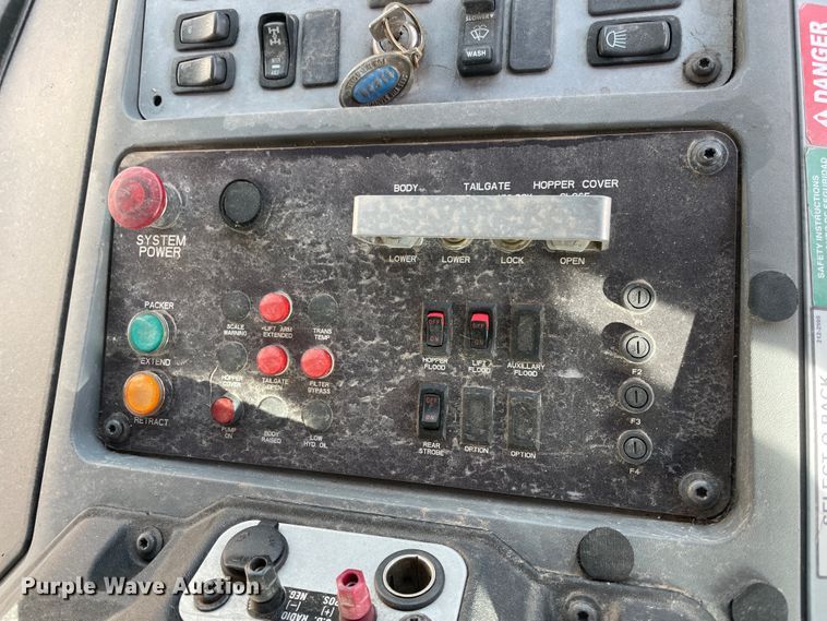 image for item IX9718 2018 Mack LR633  refuse truck