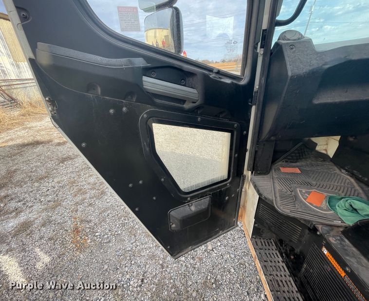 image for item IX9718 2018 Mack LR633  refuse truck