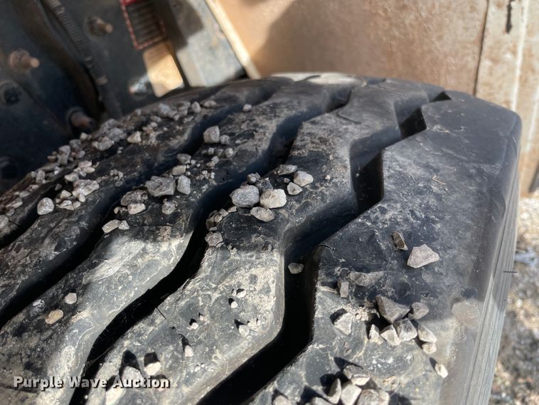 image for item IX9718 2018 Mack LR633  refuse truck