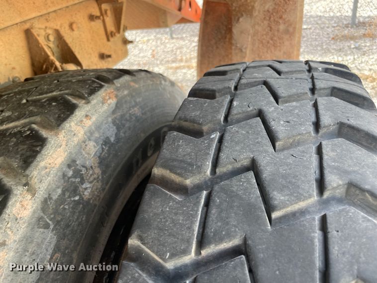 image for item IX9718 2018 Mack LR633  refuse truck