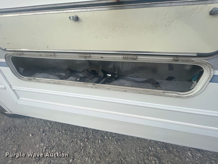 image for item IX9719 1999 Ford Hurricane  RV