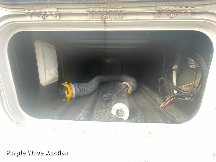 image for item IX9719 1999 Ford Hurricane  RV