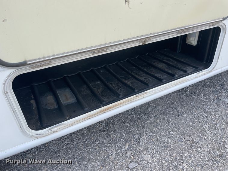 image for item IX9719 1999 Ford Hurricane  RV