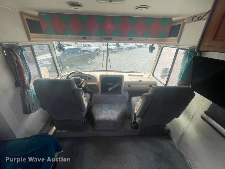 image for item IX9719 1999 Ford Hurricane  RV