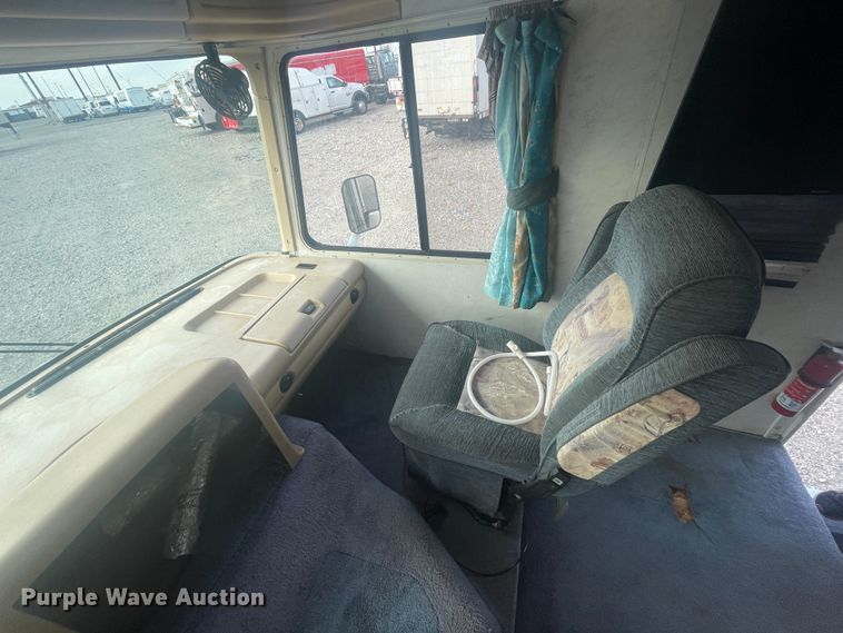 image for item IX9719 1999 Ford Hurricane  RV