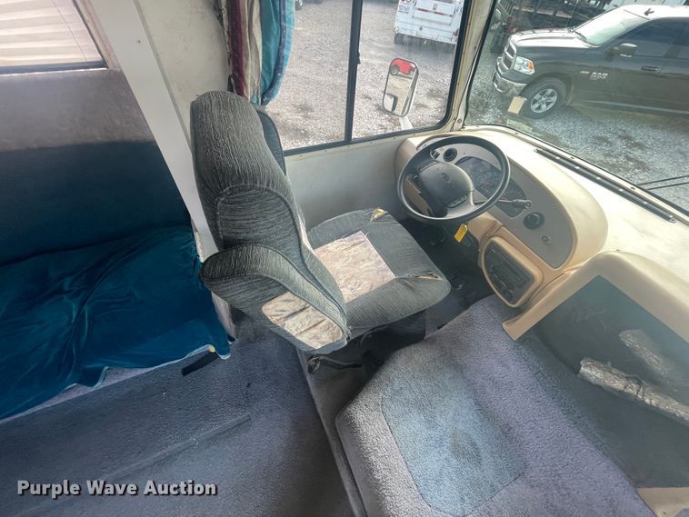 image for item IX9719 1999 Ford Hurricane  RV