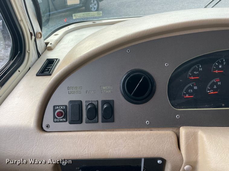 image for item IX9719 1999 Ford Hurricane  RV