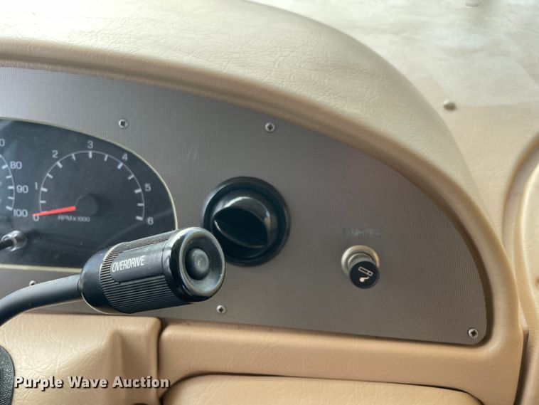 image for item IX9719 1999 Ford Hurricane  RV