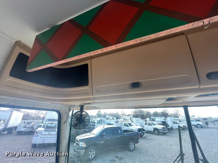 image for item IX9719 1999 Ford Hurricane  RV