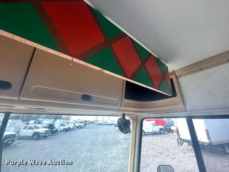 image for item IX9719 1999 Ford Hurricane  RV