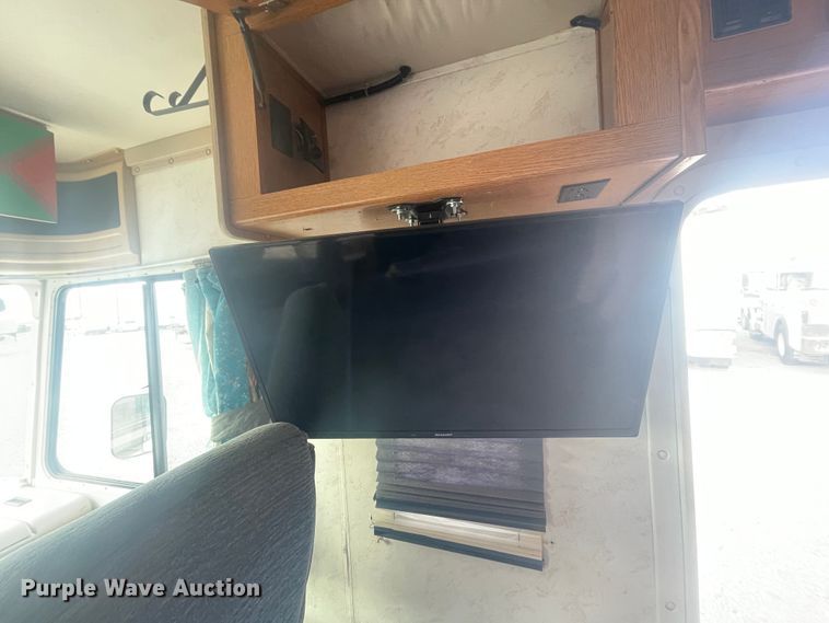 image for item IX9719 1999 Ford Hurricane  RV