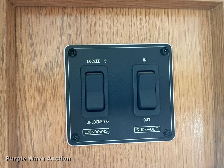 image for item IX9719 1999 Ford Hurricane  RV