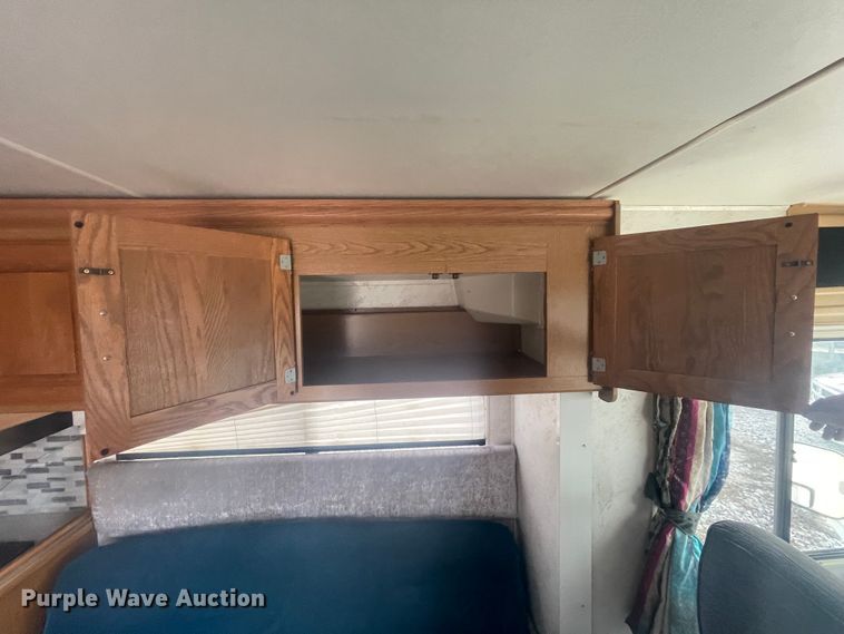 image for item IX9719 1999 Ford Hurricane  RV