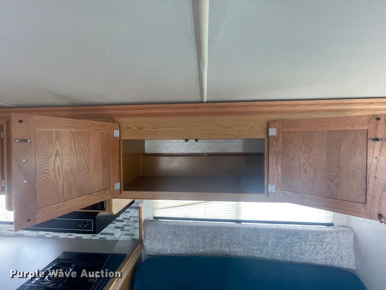 image for item IX9719 1999 Ford Hurricane  RV