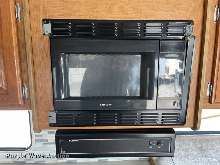 image for item IX9719 1999 Ford Hurricane  RV