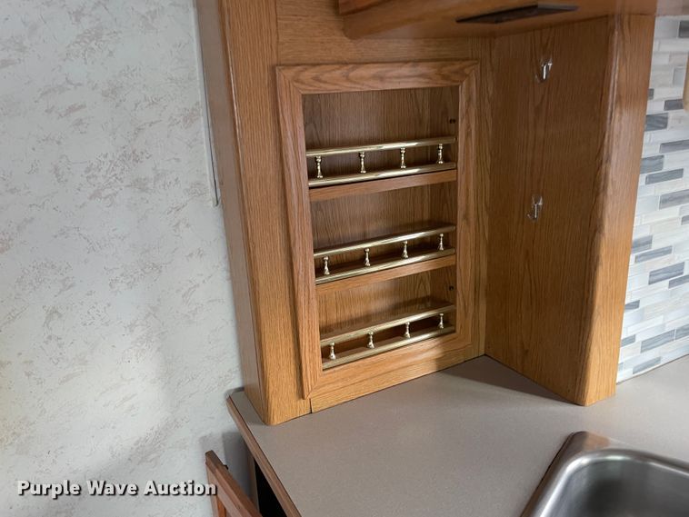 image for item IX9719 1999 Ford Hurricane  RV