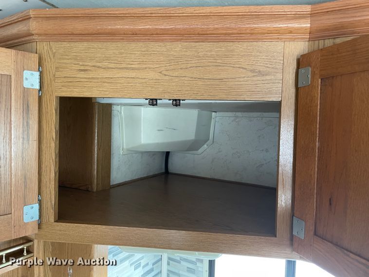 image for item IX9719 1999 Ford Hurricane  RV