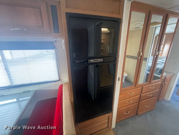 image for item IX9719 1999 Ford Hurricane  RV