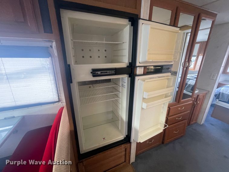 image for item IX9719 1999 Ford Hurricane  RV