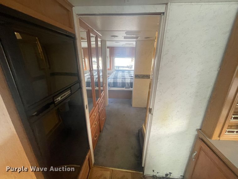 image for item IX9719 1999 Ford Hurricane  RV