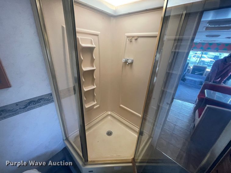 image for item IX9719 1999 Ford Hurricane  RV