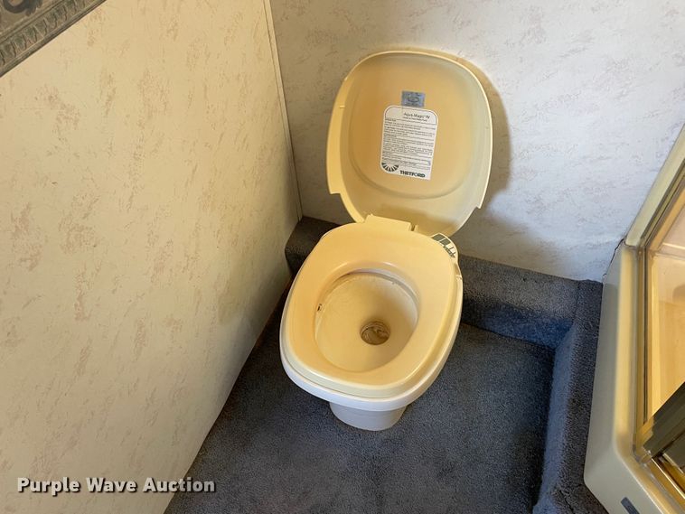 image for item IX9719 1999 Ford Hurricane  RV