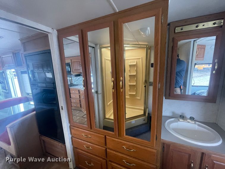 image for item IX9719 1999 Ford Hurricane  RV