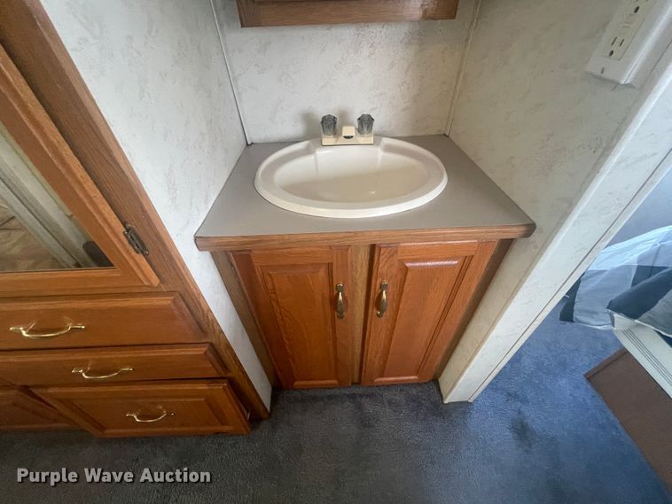 image for item IX9719 1999 Ford Hurricane  RV