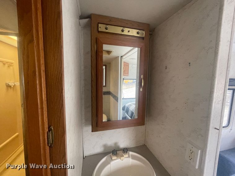 image for item IX9719 1999 Ford Hurricane  RV