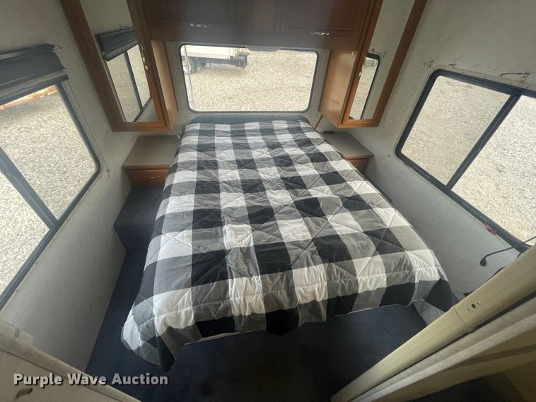 image for item IX9719 1999 Ford Hurricane  RV