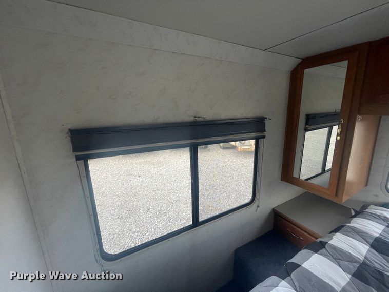 image for item IX9719 1999 Ford Hurricane  RV