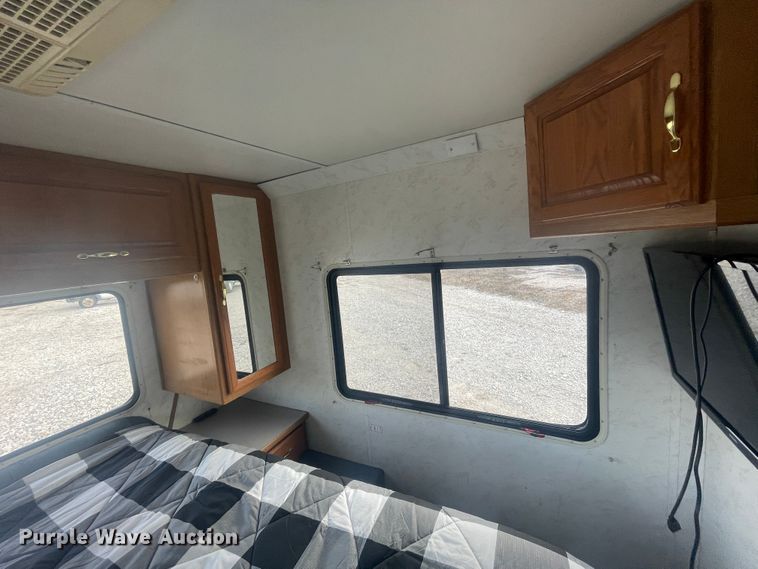 image for item IX9719 1999 Ford Hurricane  RV