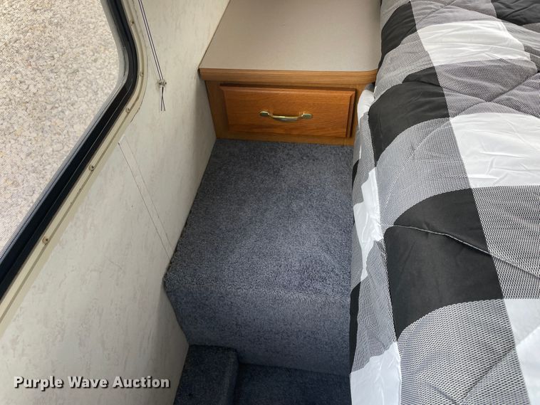 image for item IX9719 1999 Ford Hurricane  RV