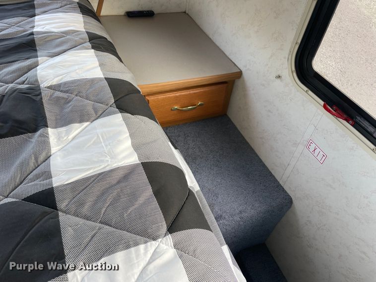 image for item IX9719 1999 Ford Hurricane  RV