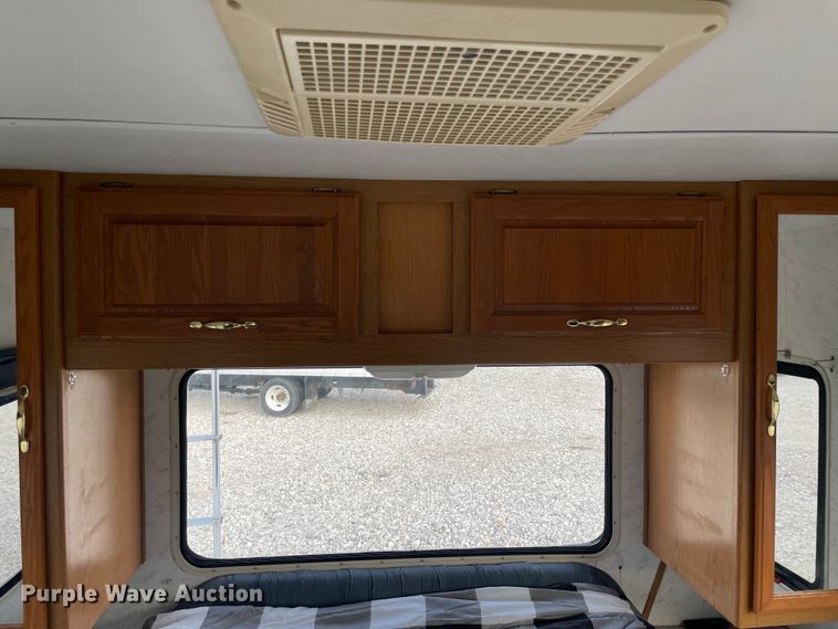 image for item IX9719 1999 Ford Hurricane  RV